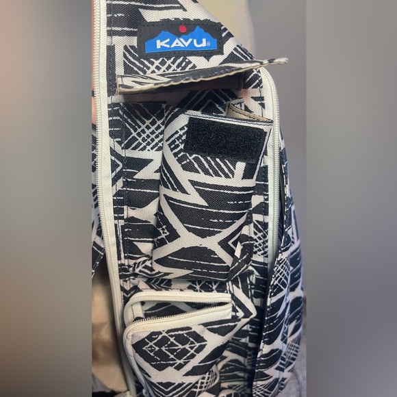 KAVU Original Rope Sling Bag Crossbody Backpack - Black & White - Picture 5 of 5
